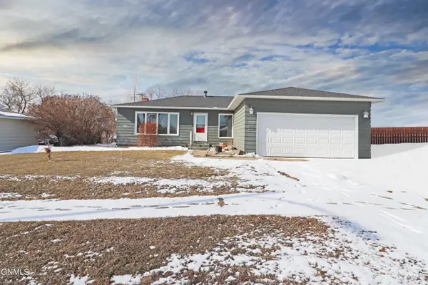 1017 15th Avenue W, Williston, ND 58801