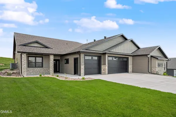 2112 Prairie Hawk Drive, Bismarck, ND 58503