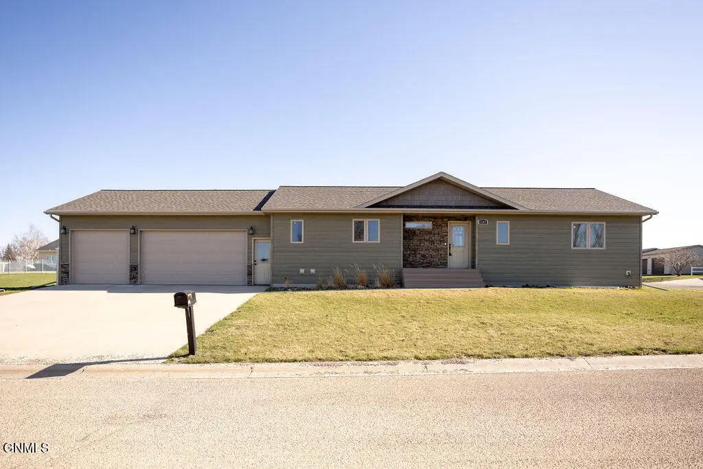 1307 13th Street Sw, Jamestown, ND 58401 - #1