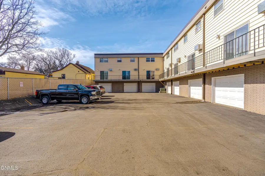 205 East Avenue C, Bismarck, ND 58501 - #3