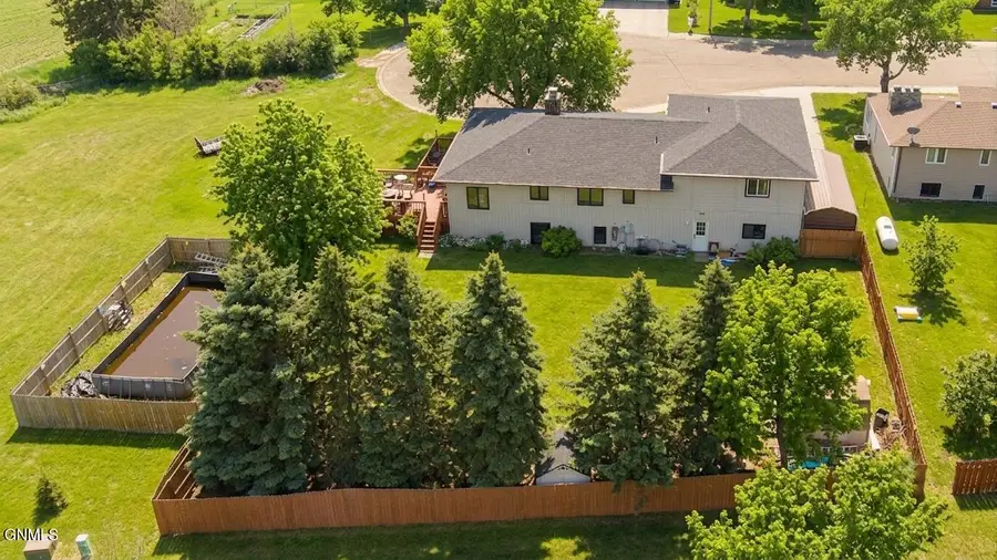818 Mannhaven Street #1, Hazen, ND 58545 - #2