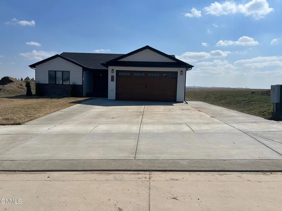 911 13th Avenue Sw, Watford City, ND 58854 - #3