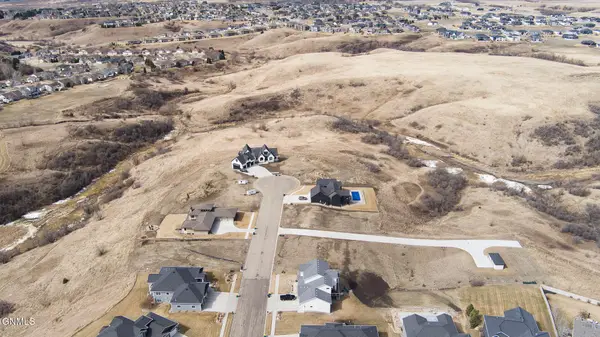 1515 High Creek Place, Bismarck, ND 58503
