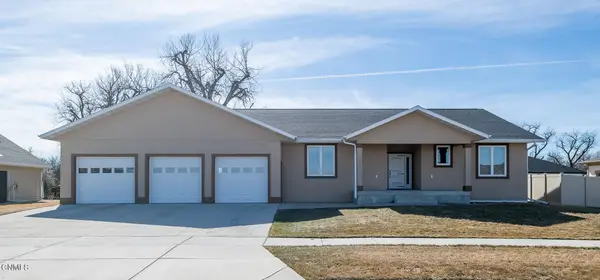 925 Glenwood Drive, Bismarck, ND 58504