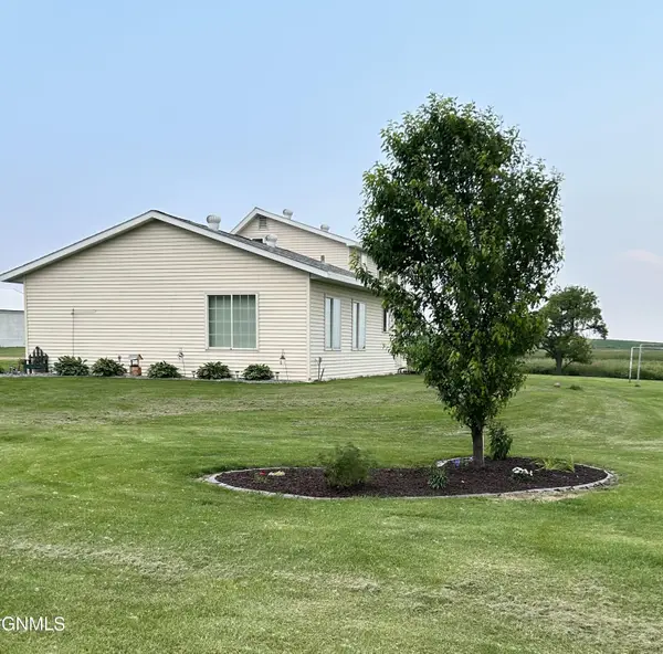 8221 117th Avenue Se, Crete, ND 58040