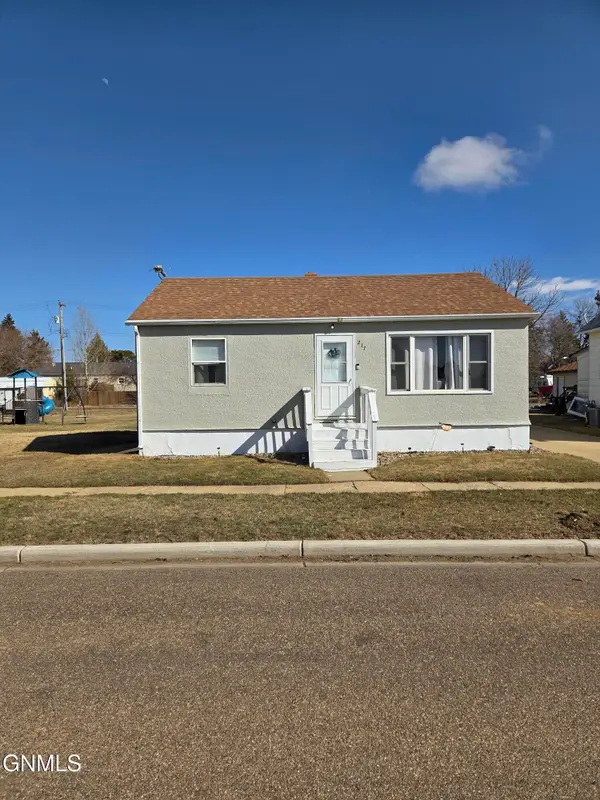 217 4th Street N, Richardton, ND 58652