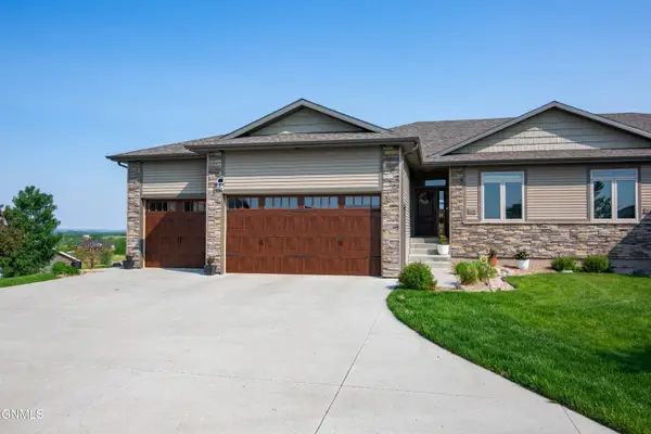 3734 Bogey Drive, Bismarck, ND 58503