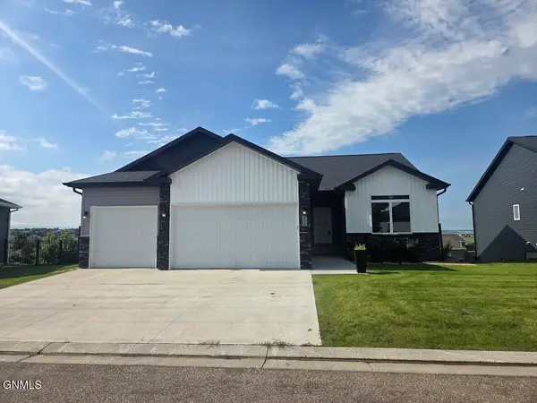 4810 Cornice Loop, Bismarck, ND 58503