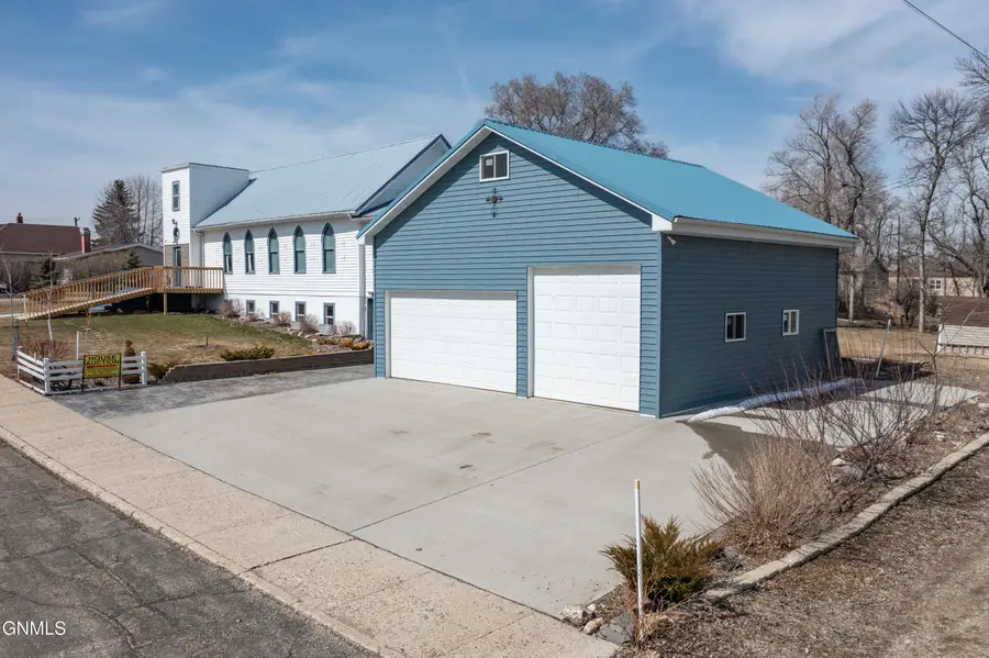 303 1st Avenue Ne, Garrison, ND 58540 - #2