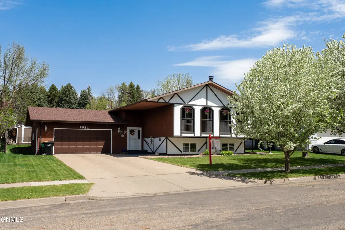 2924 Vancouver Lane, Bismarck, ND 58503 - #1