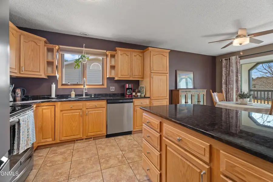 2924 Vancouver Lane, Bismarck, ND 58503 - #3