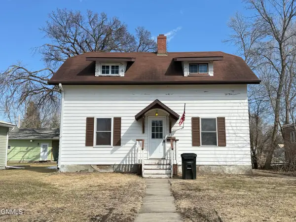434 6th Avenue Ne, Valley City, ND 58072