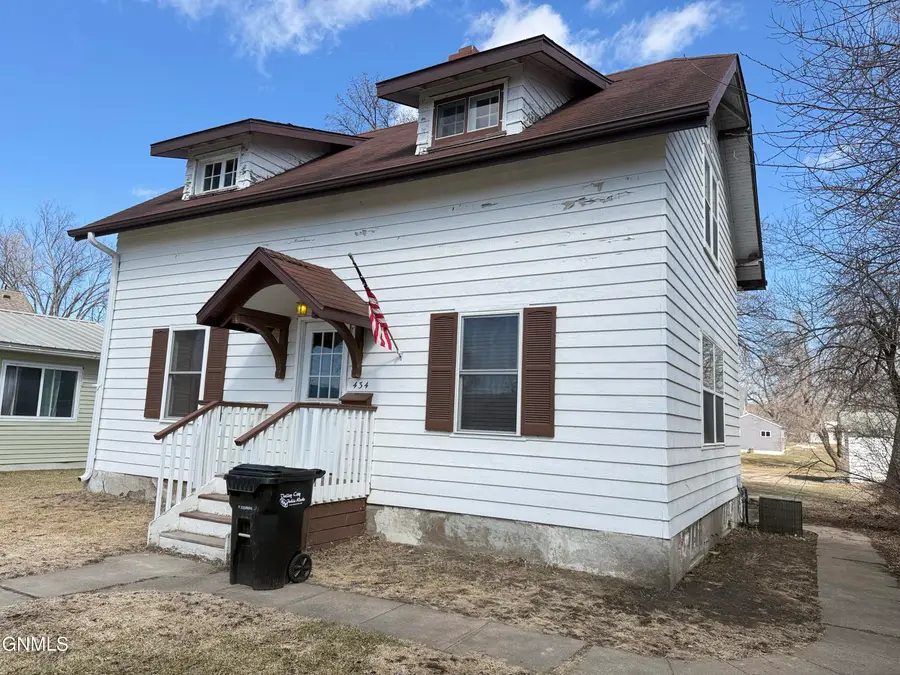 434 6th Avenue Ne, Valley City, ND 58072 - #2
