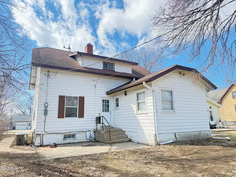 434 6th Avenue Ne, Valley City, ND 58072 - #3