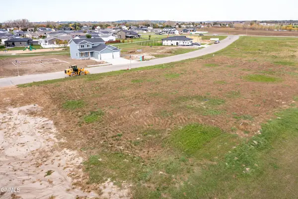 319 Kamrose Drive, Bismarck, ND 58504