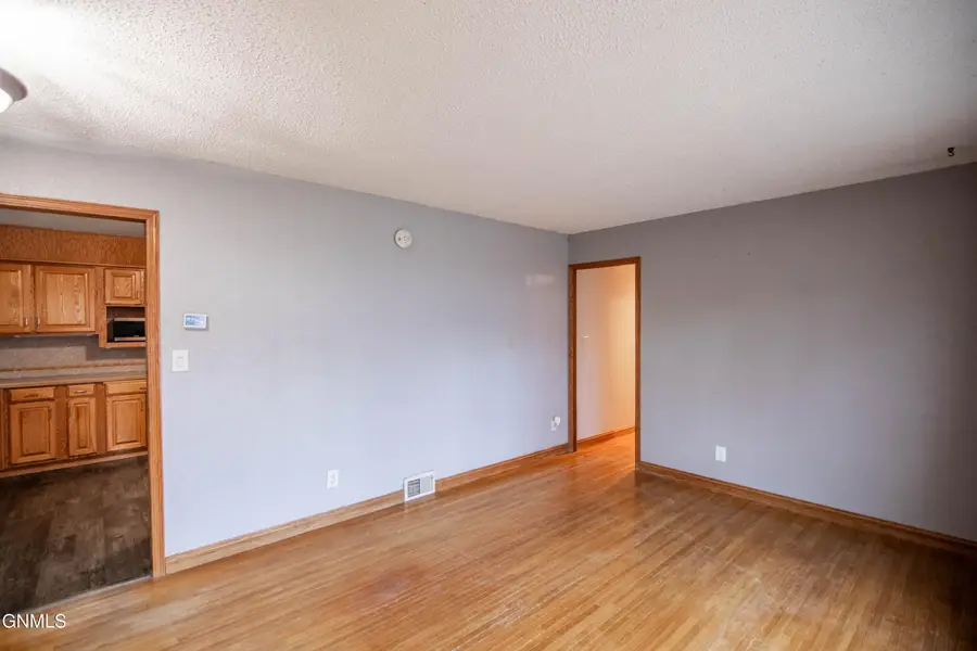 1141 B Avenue W, Bismarck, ND 58501 - #3