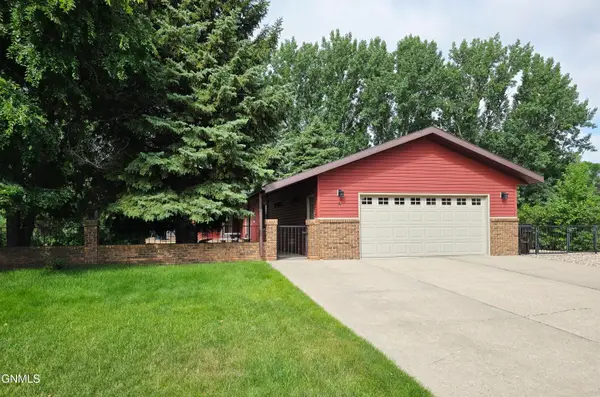 94 Country Club Drive, Bismarck, ND 58501
