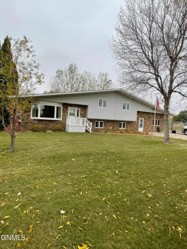 905 Antelope Drive, Hazen, ND 58545