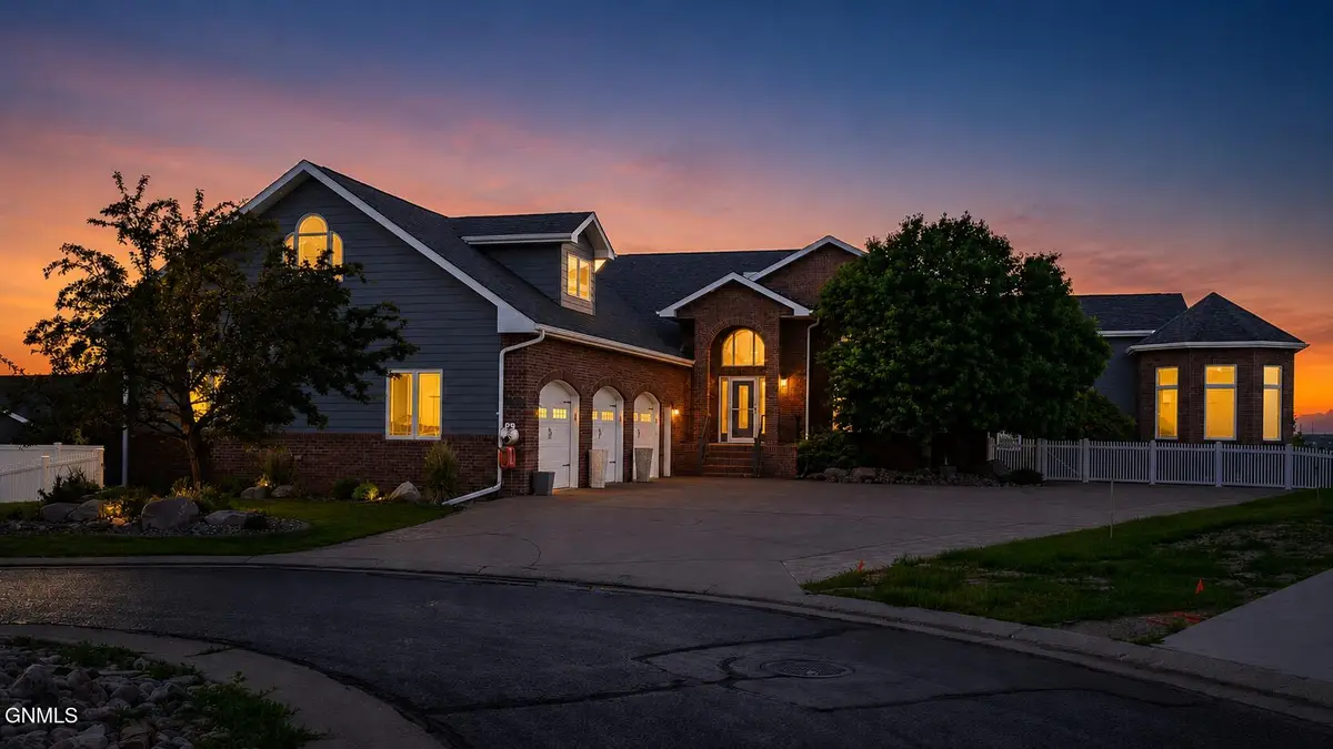 1916 Harding Place, Bismarck, ND 58501 - #1