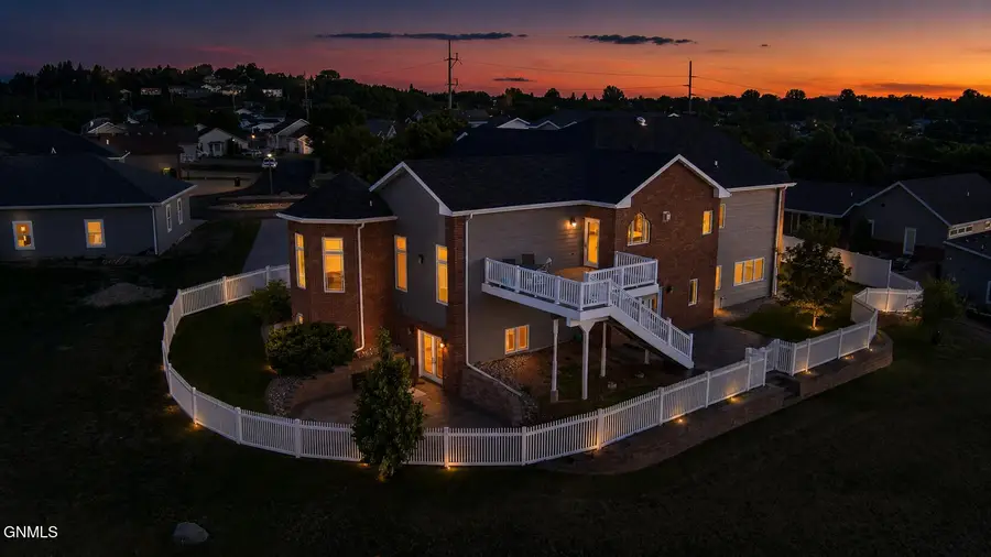 1916 Harding Place, Bismarck, ND 58501 - #2