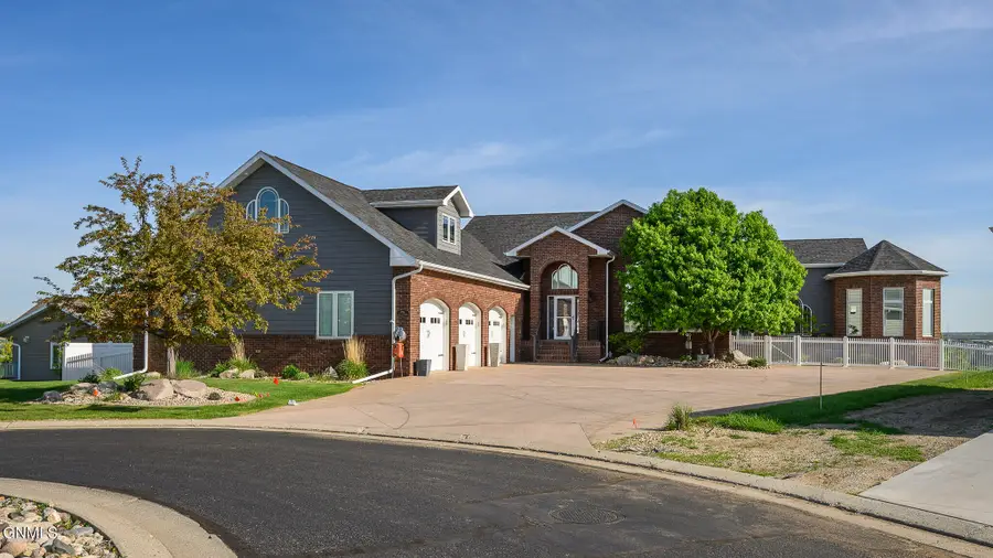 1916 Harding Place, Bismarck, ND 58501 - #3