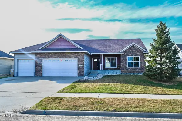 1716 27th Nw, Minot, ND 58703