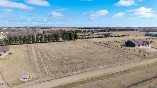 3123 Hoggarth Drive, Jamestown, ND 58401