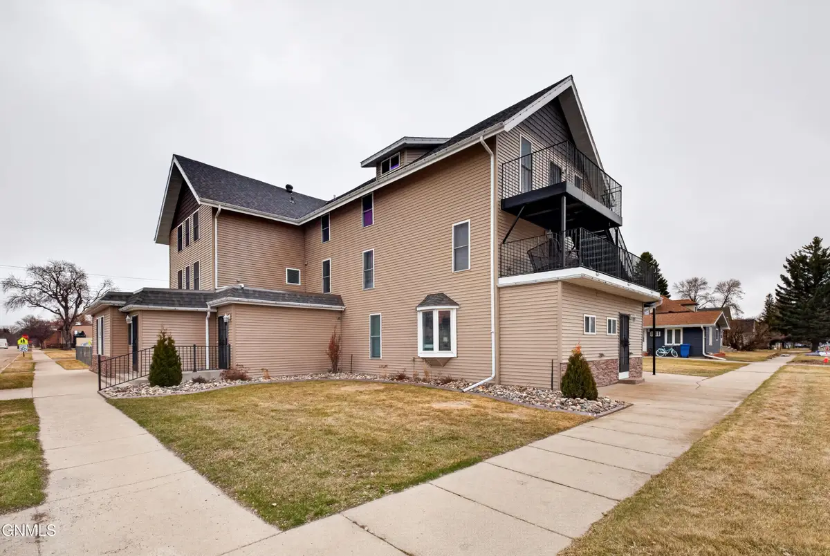 202 3rd Avenue Se, Barnesville, MN 56514 - #1
