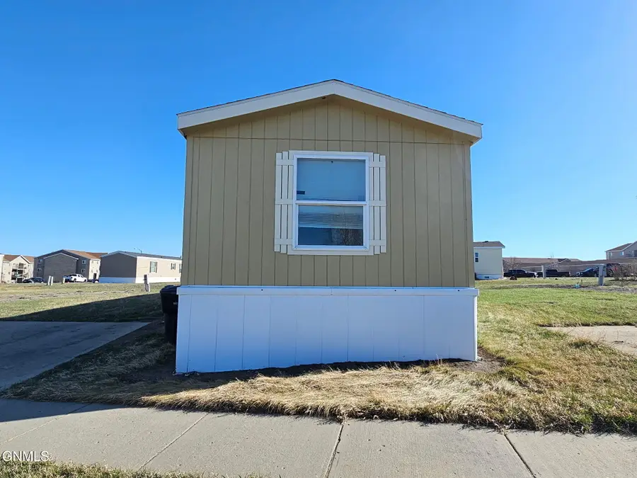 2215 33rd Terrace, Williston, ND 58801 - #2