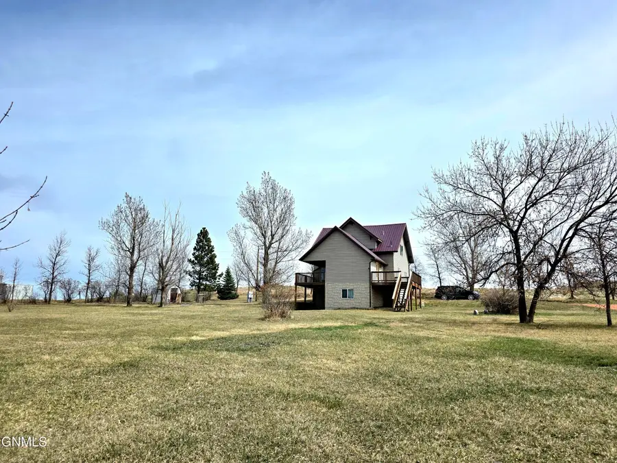 21 Sunrise Estates Road, Watford City, ND 58854 - #2