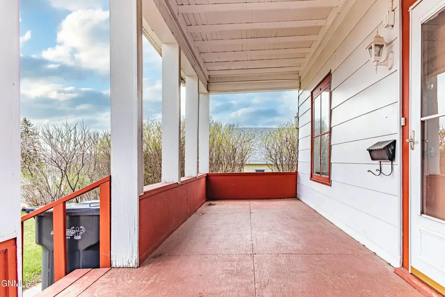 213 8th Avenue Nw, Mandan, ND 58554 - #3