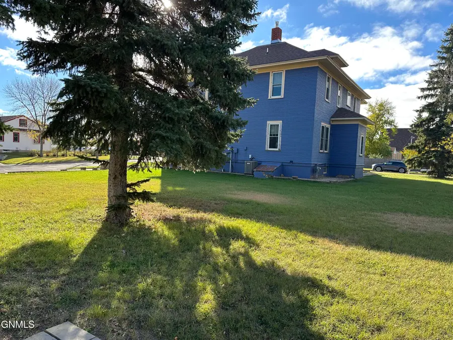 137 3rd Avenue Ne, Garrison, ND 58540 - #2