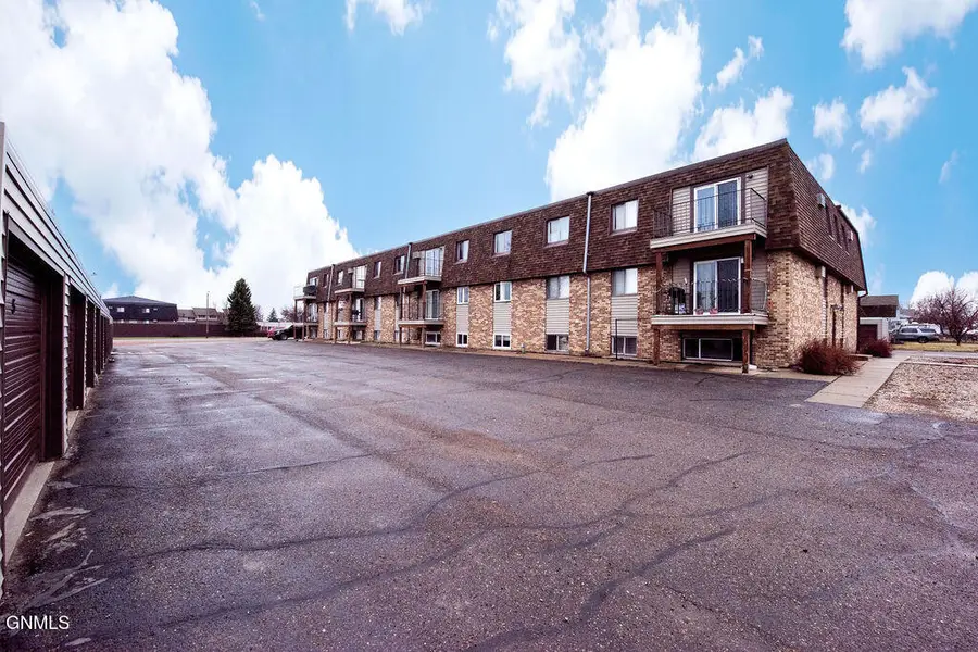 671 24th Street W #22, Dickinson, ND 58601 - #3