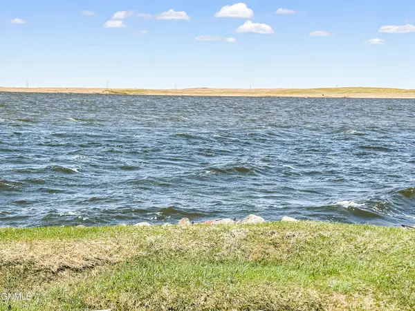 4289 Lakeshore Drive S, Wishek, ND 58495