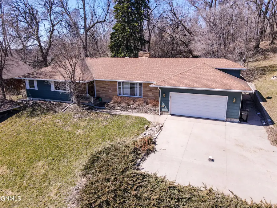 801 5th Avenue Nw, Valley City, ND 58072 - #3