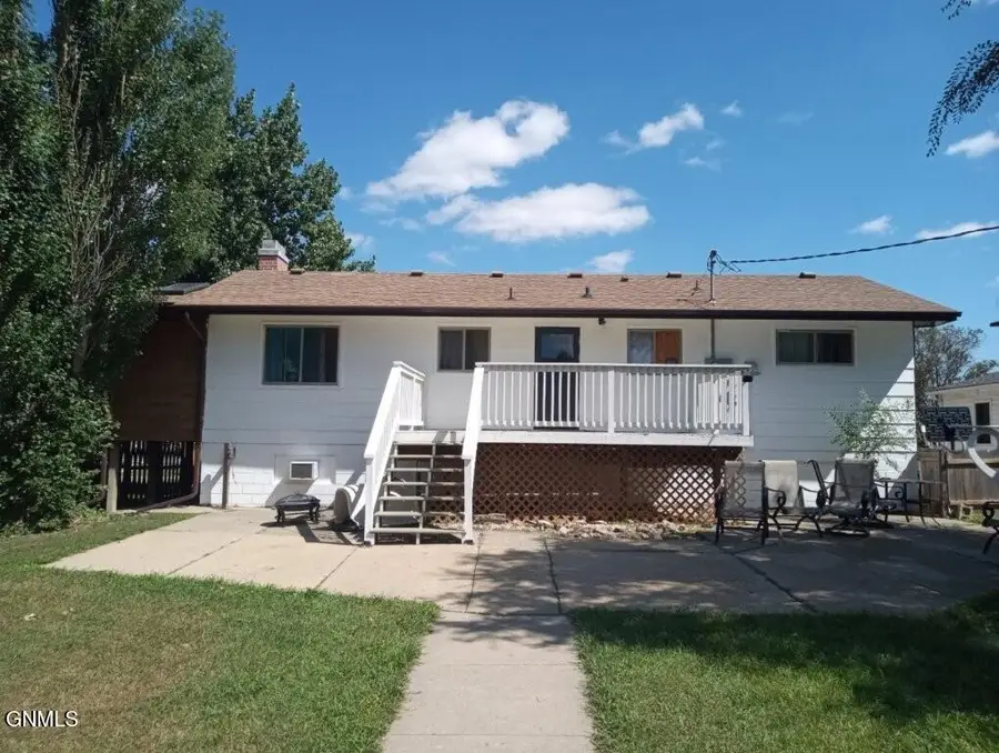 707 6th Avenue W, Lemmon, ND 57638 - #2