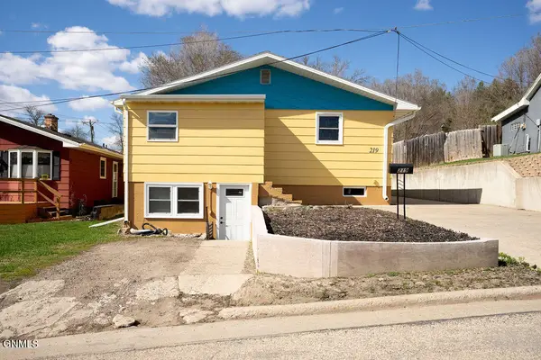 219 9th Street Ne, Jamestown, ND 58401