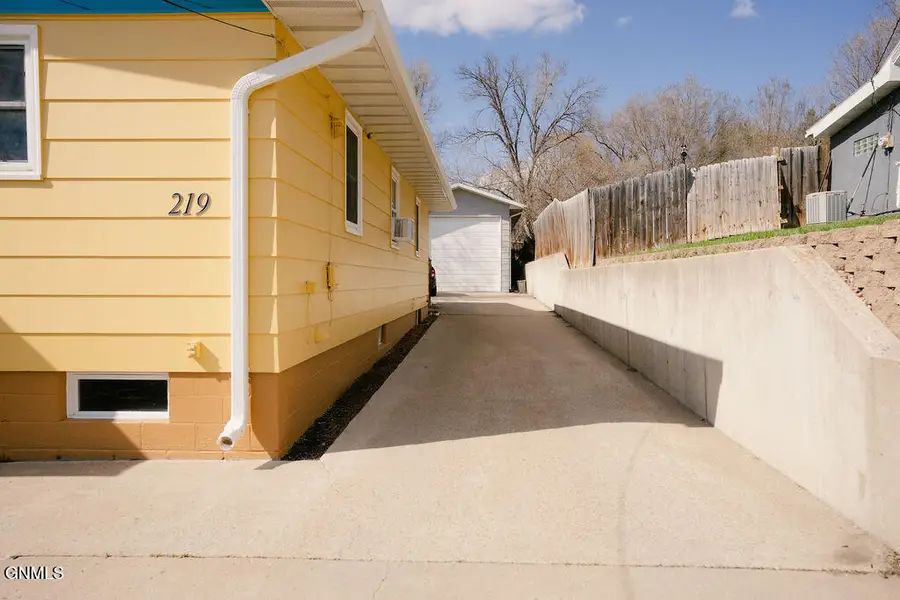 219 9th Street Ne, Jamestown, ND 58401 - #2
