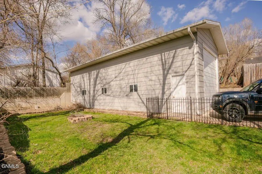 219 9th Street Ne, Jamestown, ND 58401 - #3