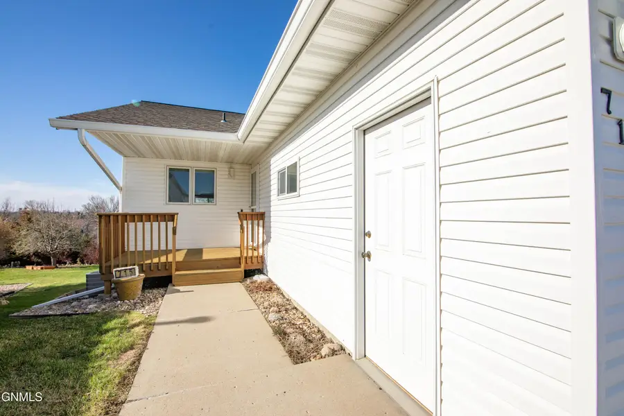 715 Brome Loop, Bismarck, ND 58503 - #3