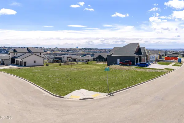 4407 Elk Ridge Drive, Bismarck, ND 58503