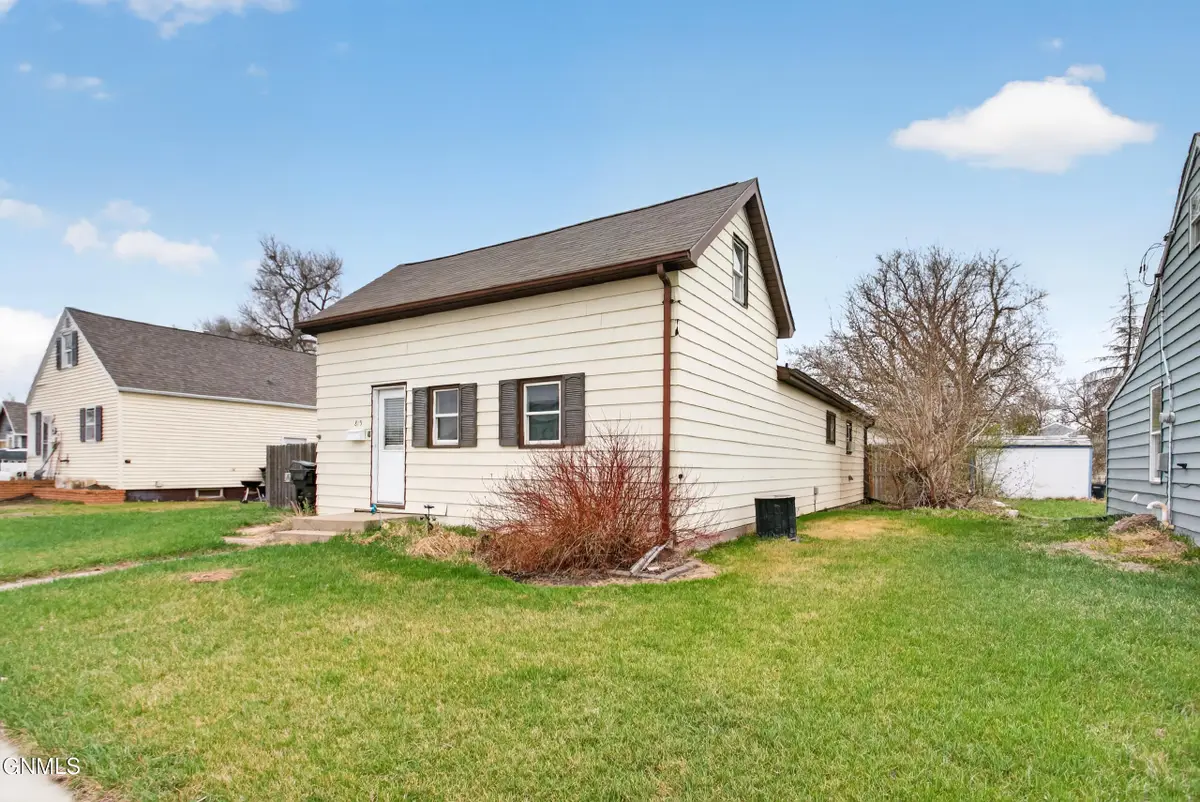 815 4th Avenue W, Williston, ND 58801 - #1