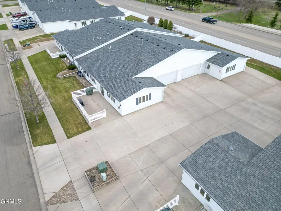 3015 Colorado Drive #B, Bismarck, ND 58503 - #2