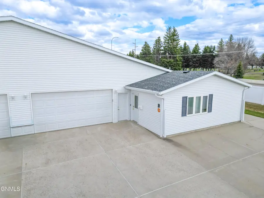 3015 Colorado Drive #B, Bismarck, ND 58503 - #3