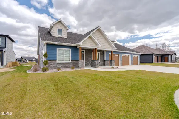 6209 Misty Waters Drive, Bismarck, ND 58503