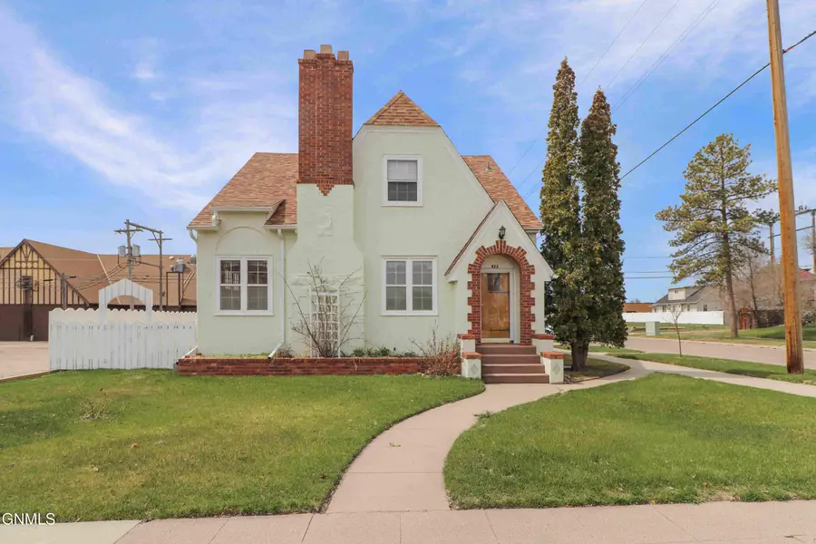 423 2nd Avenue E, Williston, ND 58801 - #3
