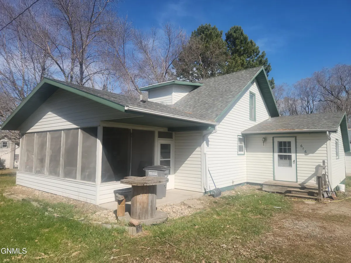 616 1st Avenue Ne, Streeter, ND 58483 - #1