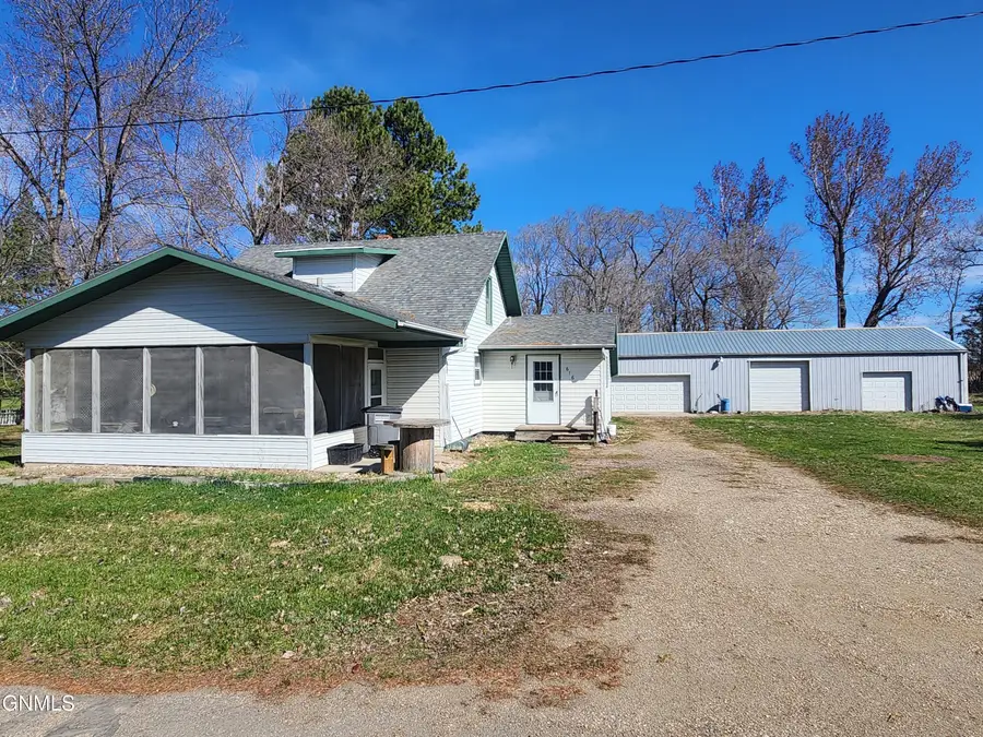 616 1st Avenue Ne, Streeter, ND 58483 - #3