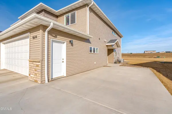 5614 Iron Drive, Bismarck, ND 58503