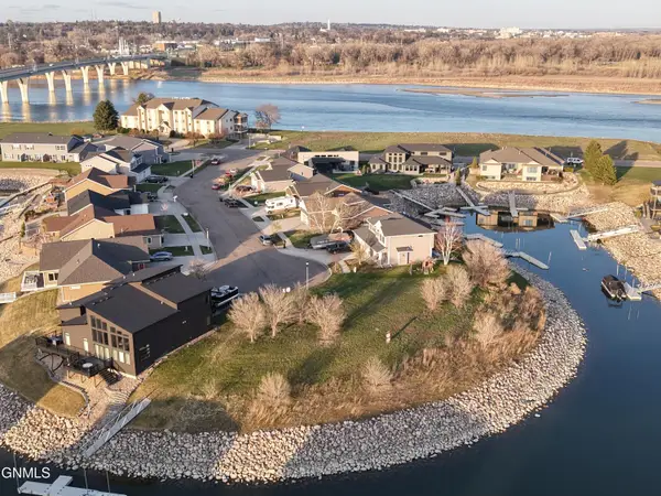 2207 Bridgeview Court, Mandan, ND 58554